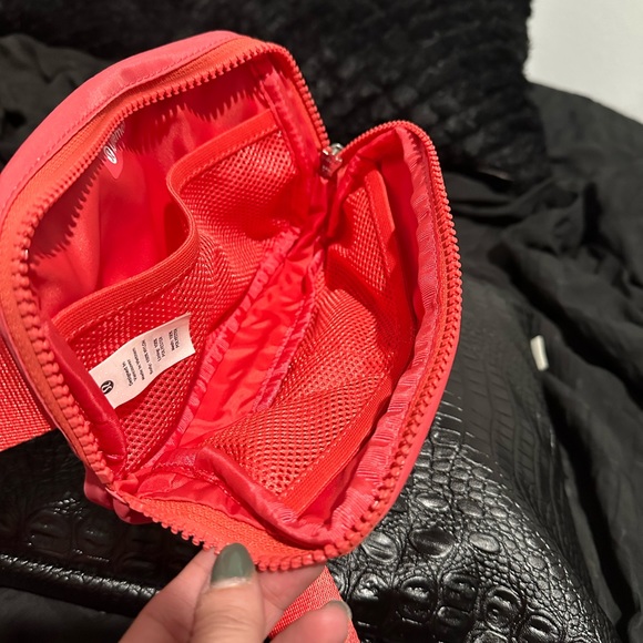 Lululemon Belt Bag Raspberry - Picture 7 of 7